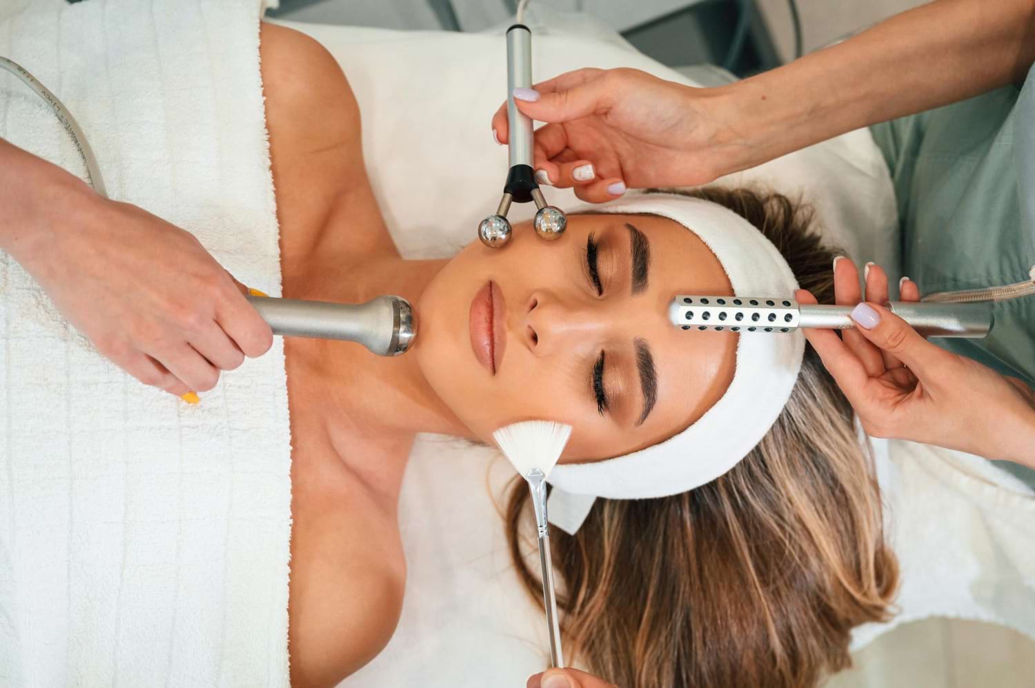 egzostymulujący zabieg na twarz z biomikroigłami