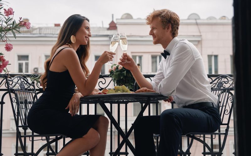 Pierwsza randka z człowiekiem sukcesu: jak zrobić wrażenie klasą i intelektem?